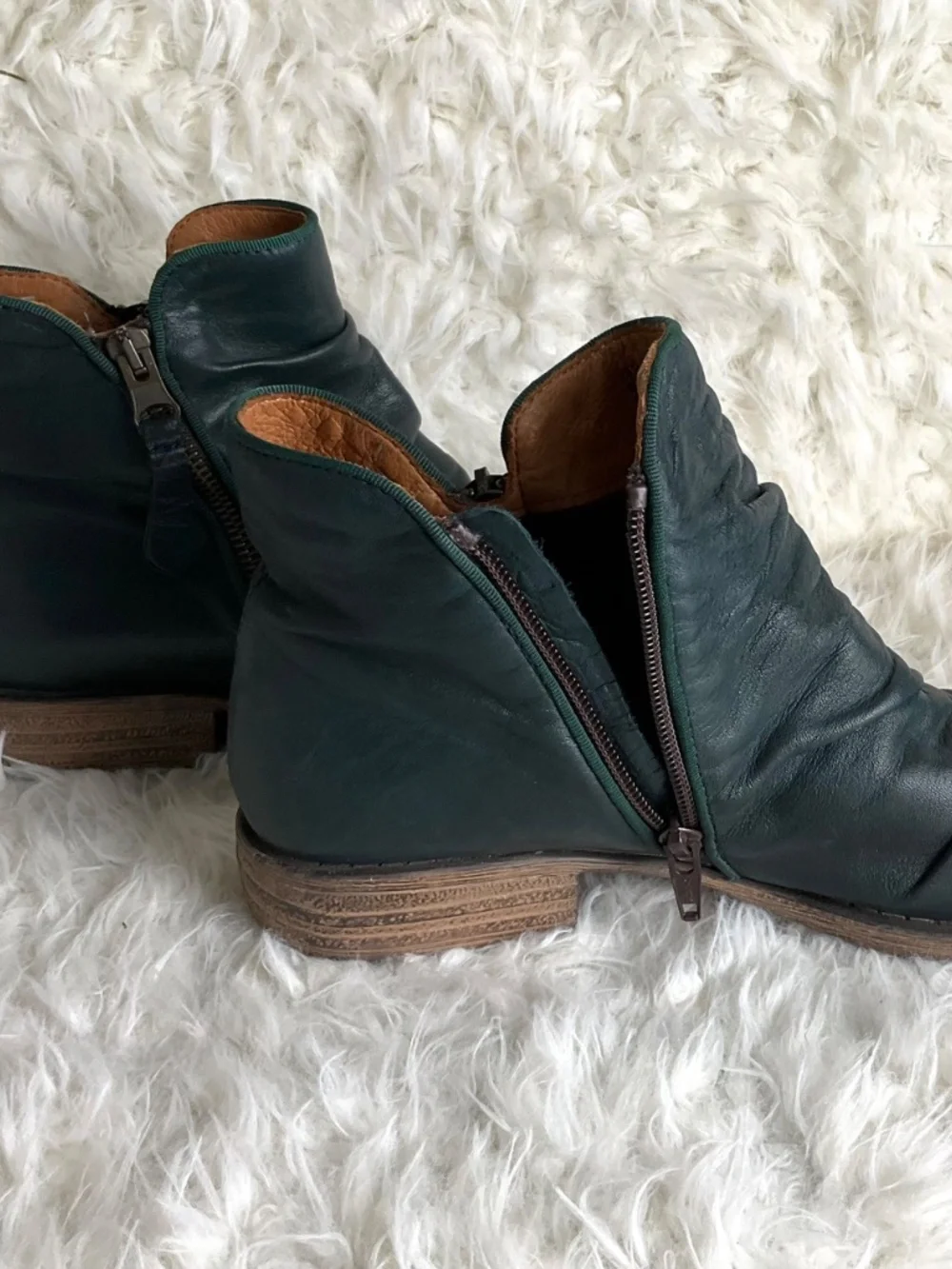 MIZ MOOZ RUCHED LEATHER ANKLE BOOTS~SIZE 7.5!